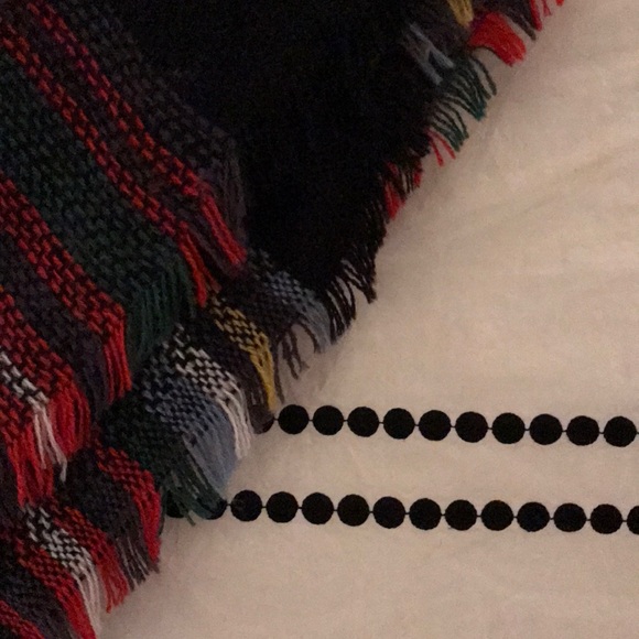 NWOT Oversized Plaid Scarf - Picture 2 of 3